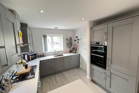 13 Whitehouse Close, Halifax, HX2 9WB
