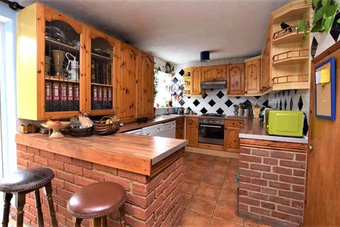 4 bedroom terraced house for sale - Thatches Grove, Chadwell Heath, Romford, RM6
