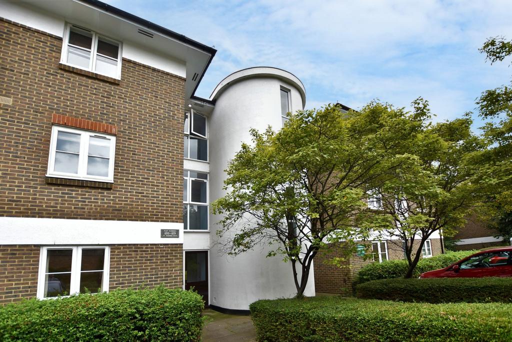St. Josephs Vale Blackheath SE3 2 bed flat £1,600 pcm (£369 pw)