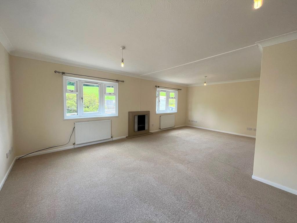 Holtspur Lane, Wooburn Green, HP10 2 bed detached bungalow £1,395 pcm