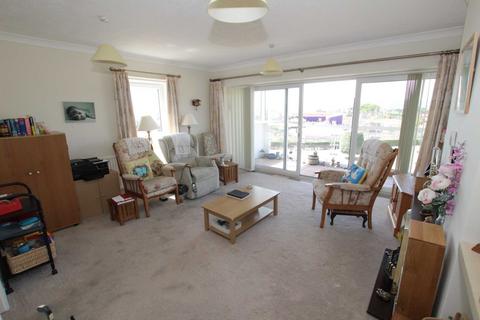 2 bedroom flat for sale, Royal Parade, Eastbourne, BN22 7LU