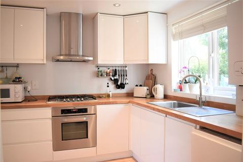 12 Dunstable Road, West Molesey, KT8 2EN