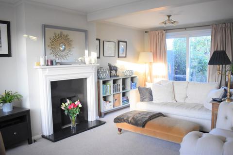 12 Dunstable Road, West Molesey, KT8 2EN