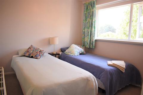 12 Dunstable Road, West Molesey, KT8 2EN