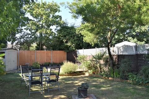 12 Dunstable Road, West Molesey, KT8 2EN