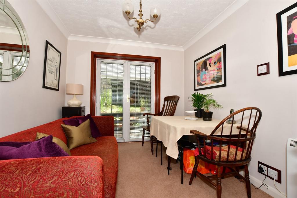 Hurstwood, Chatham, Kent 3 bed semidetached house £350,000