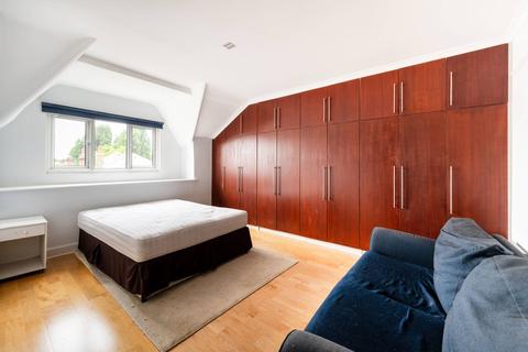 Flat 3, 25 Exeter Road, London, NW2 4SJ