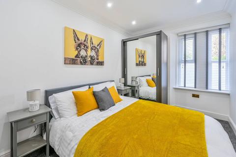 3 bedroom flat to rent - High Road Leyton, Leyton, London, E10