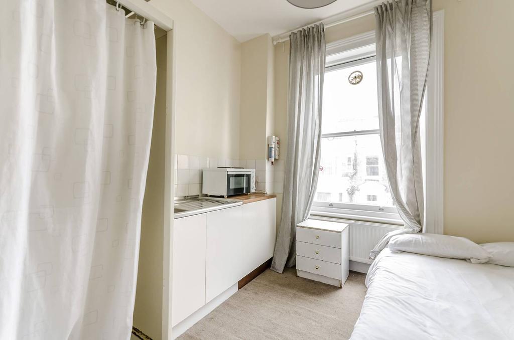Barons Court, Barons Court, London, W14 Studio £1,123 pcm (£259 pw)
