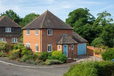 3 bedroom detached house for sale - Dennes Mill Close, Wye