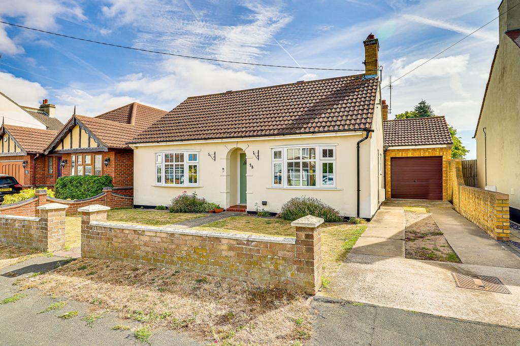 Kimberley Road, Southendonsea, SS3 3 bed detached bungalow for sale