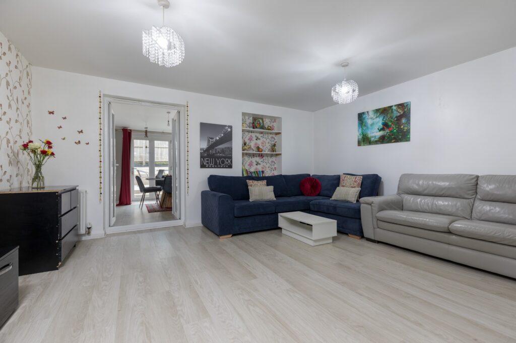 Lavender Drive, Newton Mearns 4 bed semidetached villa £280,000