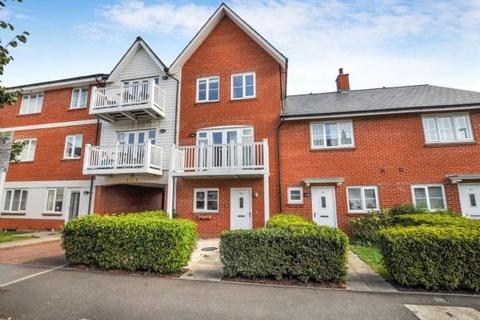 4 bedroom end of terrace house to rent, Chequers Avenue, High Wycombe, HP11