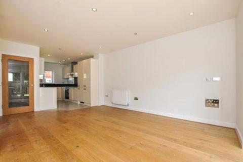 4 bedroom end of terrace house to rent, Chequers Avenue, High Wycombe, HP11