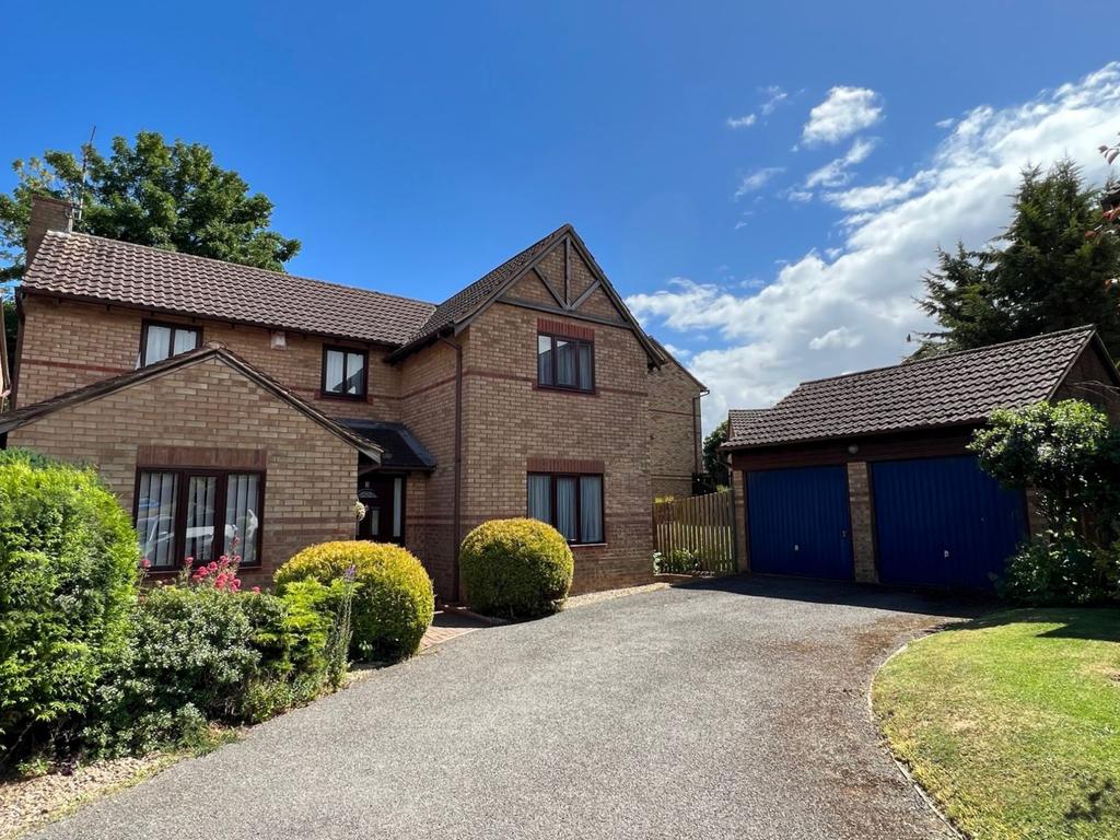 New Forest Way, Ashby Fields, Daventry NN11 9RL 4 bed detached house