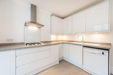 4 bedroom flat to rent - The Pryors, East Heath Road, London, NW3
