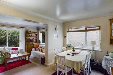 4 bedroom detached house for sale - Chestnut Close, Addlestone, Surrey, KT15