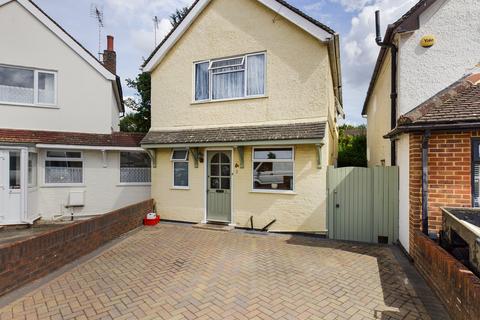 9 Chestnut Close, Addlestone, KT15 2JG