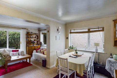 9 Chestnut Close, Addlestone, KT15 2JG