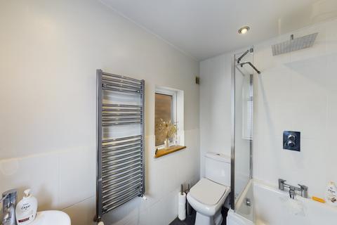 9 Chestnut Close, Addlestone, KT15 2JG