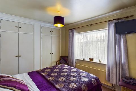 9 Chestnut Close, Addlestone, KT15 2JG
