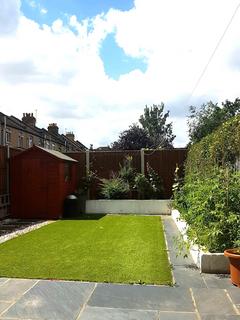3 bedroom terraced house to rent, Richmond Road, Ilford IG1
