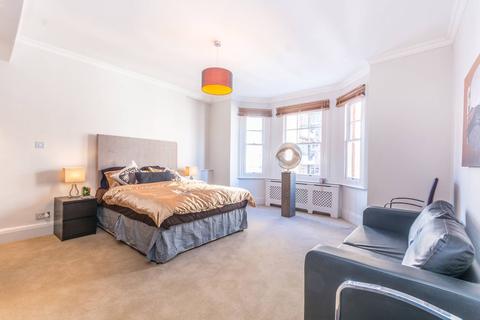 4 bedroom flat to rent - Brown Street, Marylebone, London, W1H