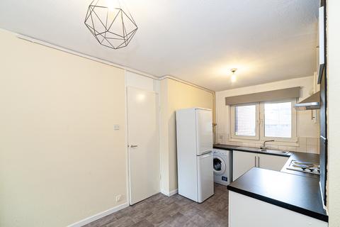 3 bedroom flat to rent - Millard Close, London N16