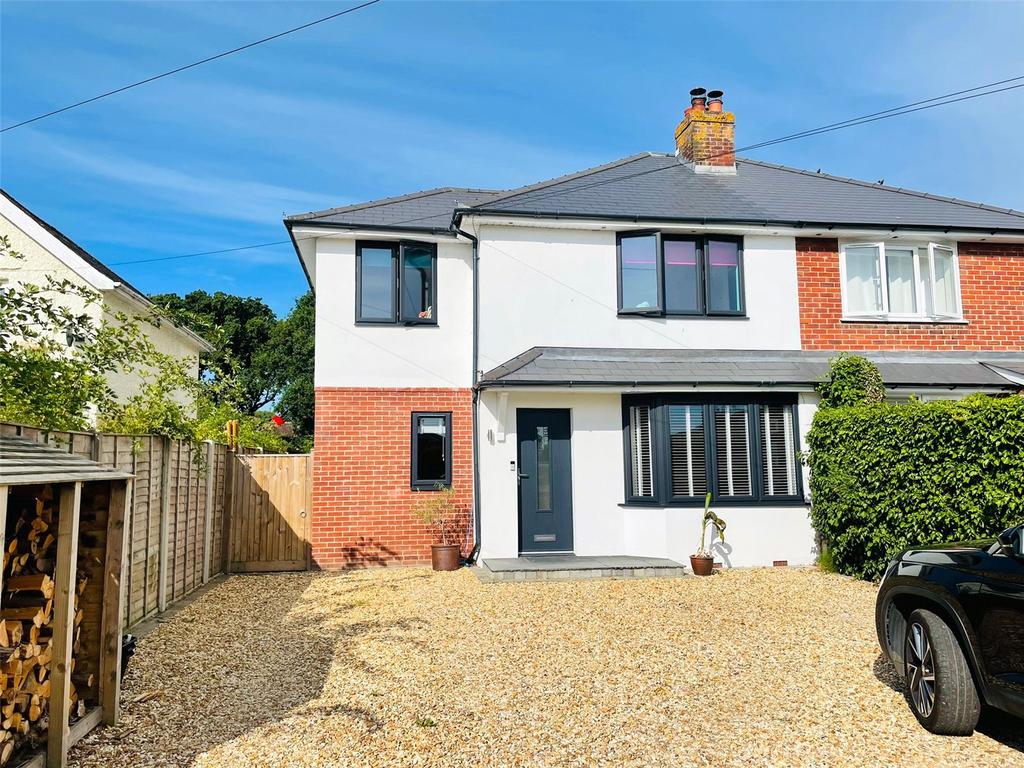 Queen Katherine Road, Lymington, Hampshire, SO41 4 bed semidetached