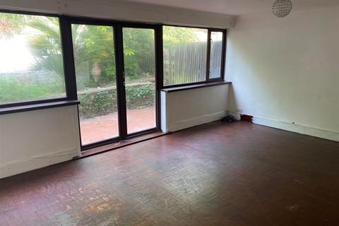 146 Charles Drive, Cuxton, Rochester, ME2 1DX