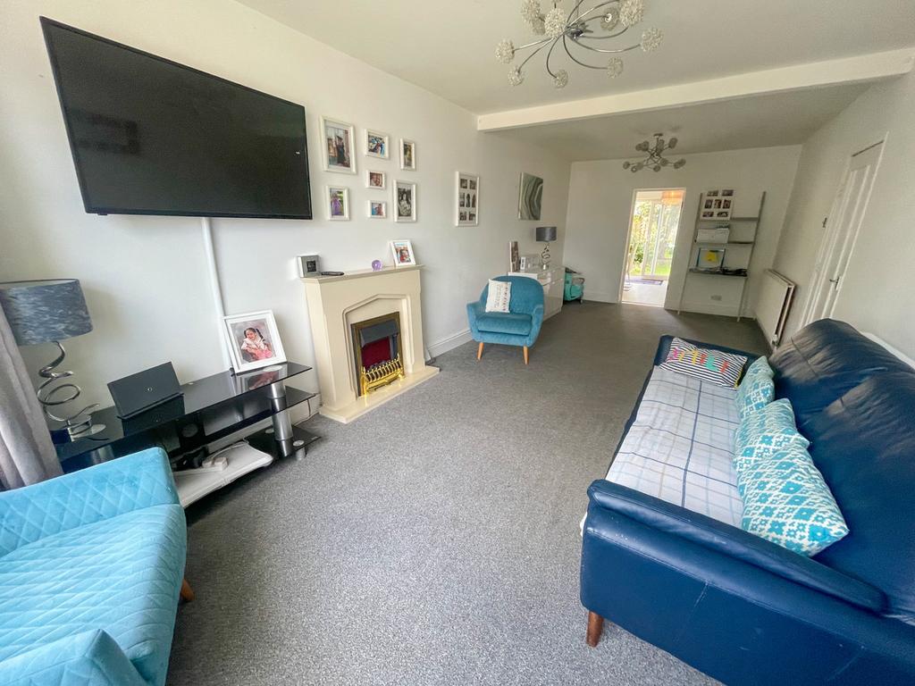 Lythalls Lane, Coventry, CV6 3 bed semidetached house £250,000