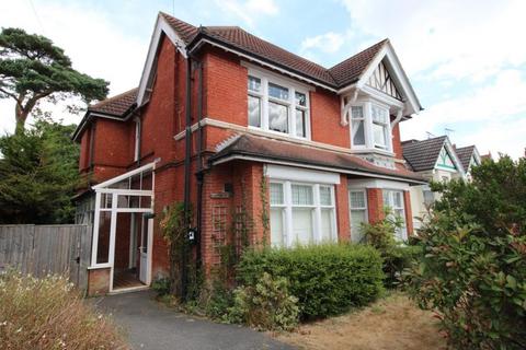 3 bedroom flat to rent, Beaulieu Road, Bournemouth BH4