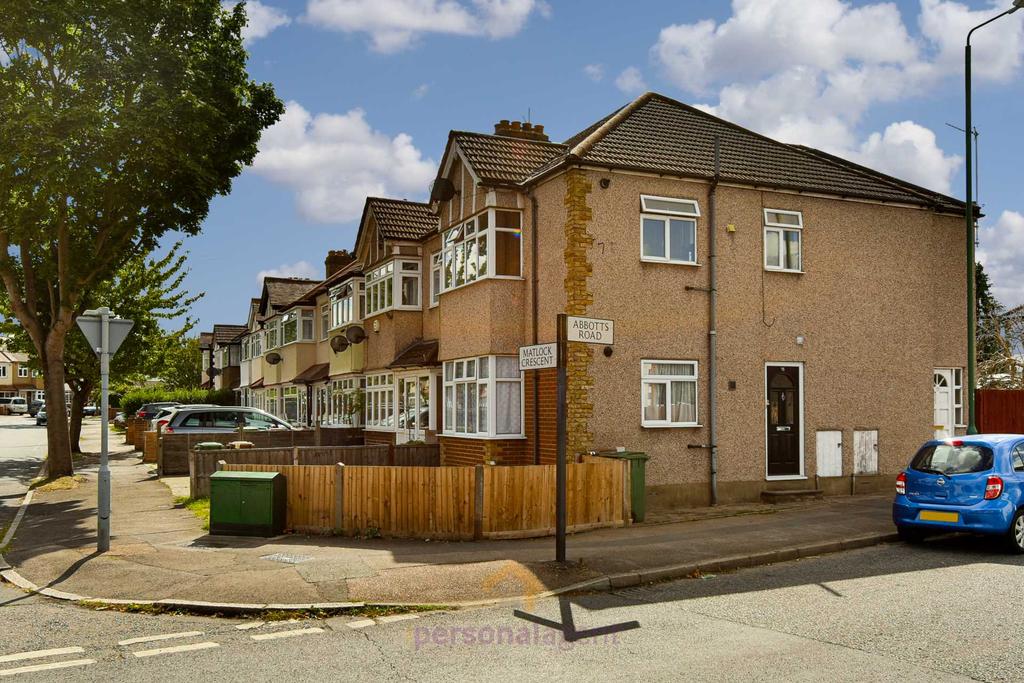 Abbotts Road, Cheam 1 bed £1,025 pcm (£237 pw)