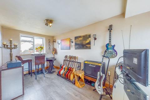 175 Frindsbury Road, Rochester, ME2 4JH