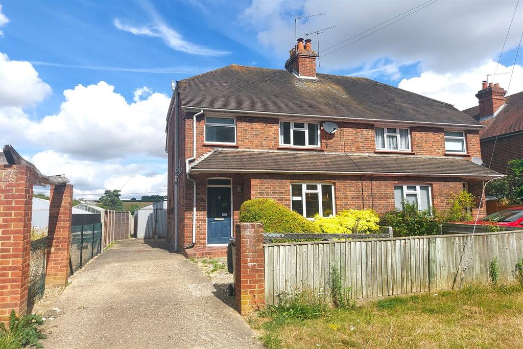 Bath Road, Knowl Hill, RG10 3 bed semidetached house £1,350 pcm (£