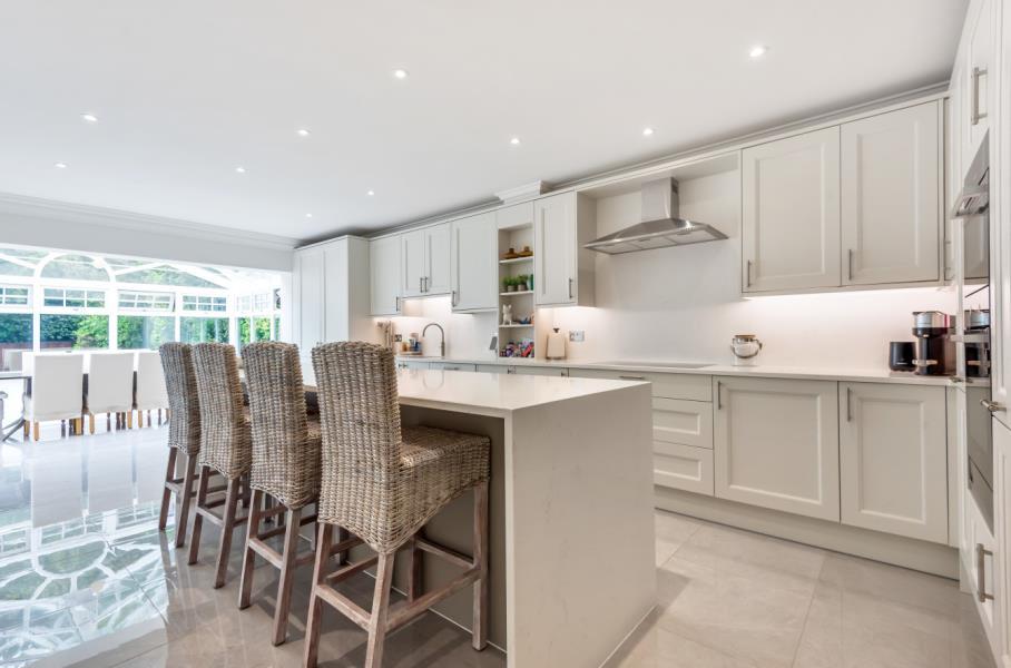 Englefield Green 4 bed detached house to rent £5,000 pcm (£1,154 pw)
