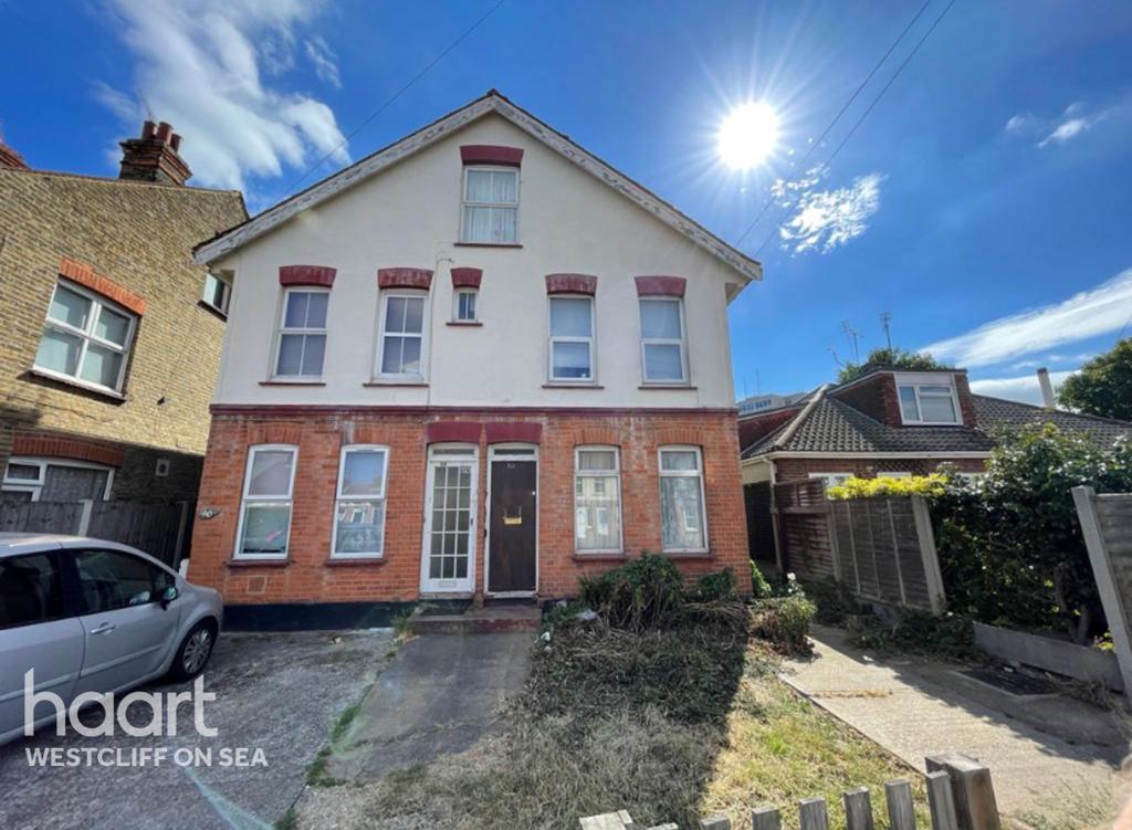 Carlingford Drive, WestcliffOnSea 1 bed flat £170,000