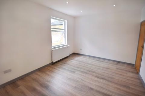2 bedroom flat to rent, Broadlands Road, Southampton SO17