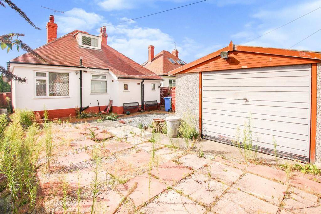 60 Victoria Road West, Prestatyn, Denbighshire LL19 7AE 2 bed bungalow