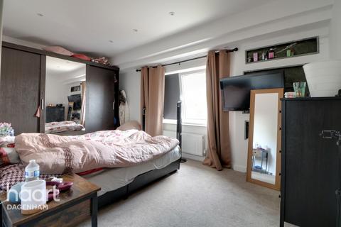 2 bedroom terraced house for sale - Shortcrofts Road, Dagenham