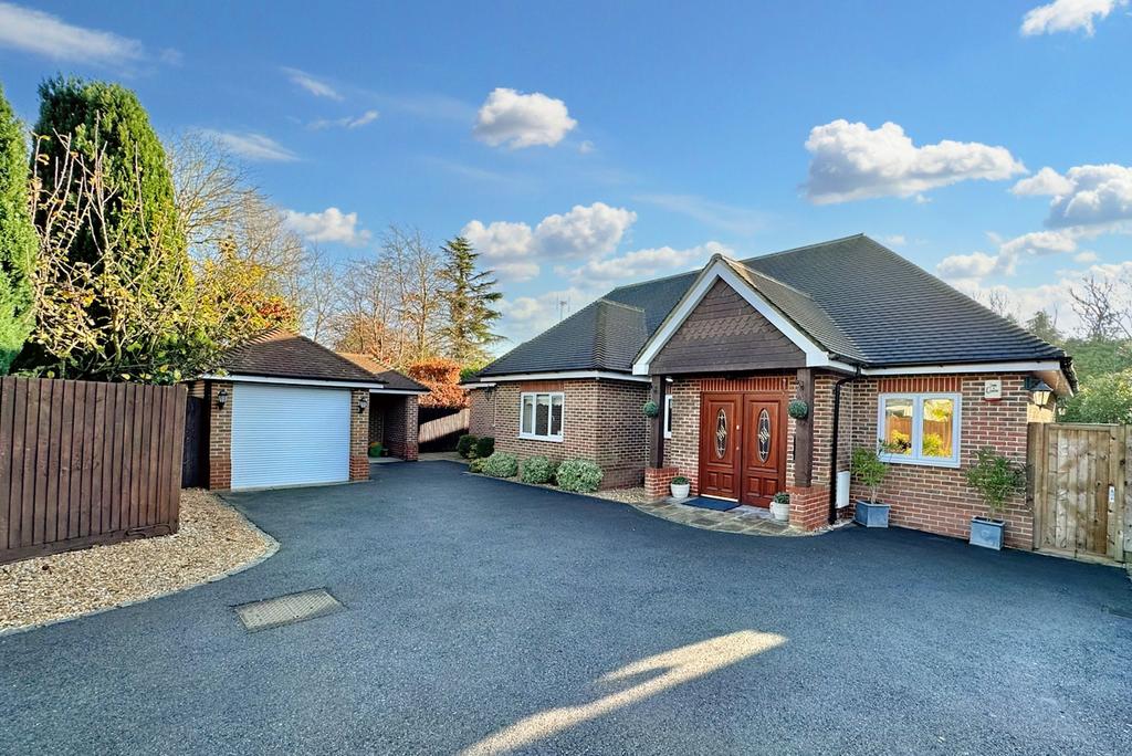 Wattleton Road, Beaconsfield, HP9 4 bed detached house for sale £