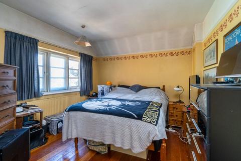 7 Burnham Avenue, Beaconsfield, HP9 2JA