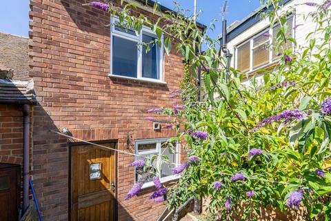 36 Aylesbury End, Beaconsfield, HP9 1LW