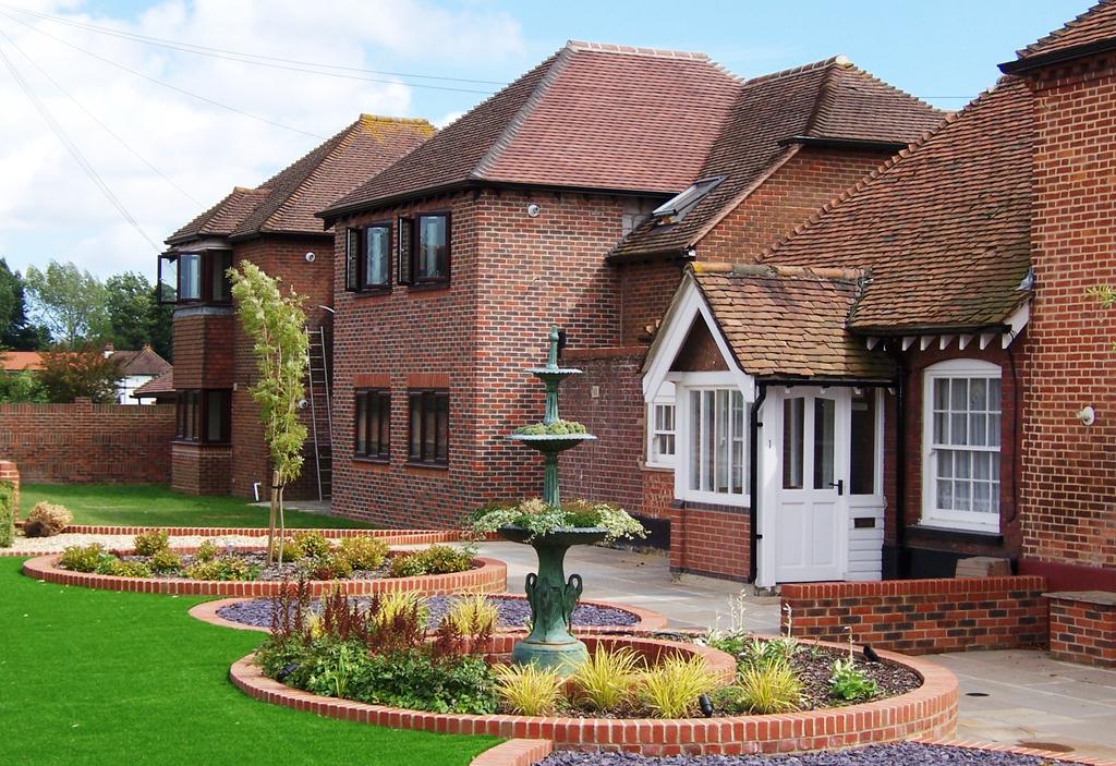 Main Road, Fishbourne PO18 2 bed apartment £1,150 pcm (£265 pw)