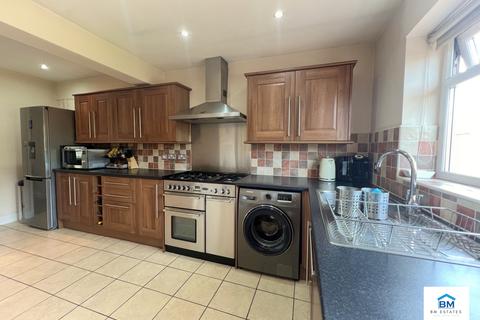 5 bedroom semi-detached house for sale - Clumber  Road, Leicester, LE5