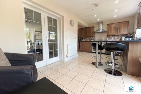 5 bedroom semi-detached house for sale - Clumber  Road, Leicester, LE5