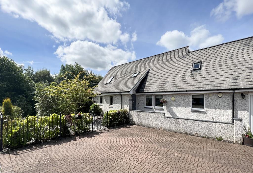 Kings Inn, Auchengray, Lanarkshire 4 bed cottage £310,000