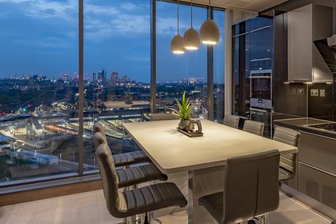 2 bedroom penthouse for sale, St Johns Hill, SW11