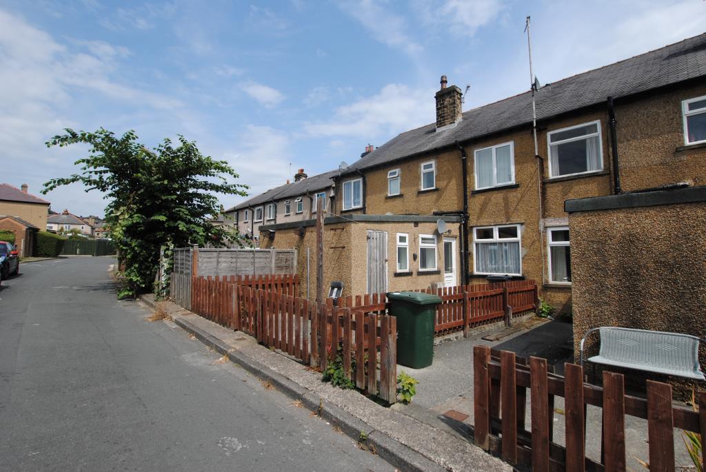 Broomhill Avenue, Exley Head, Keighley, West Yorkshire, BD21 1ND 3 bed