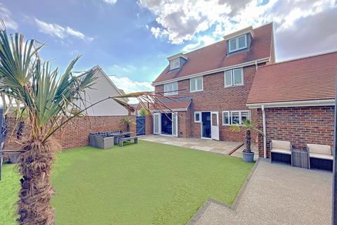 2 Deans Close, Snodland, ME6 5FS